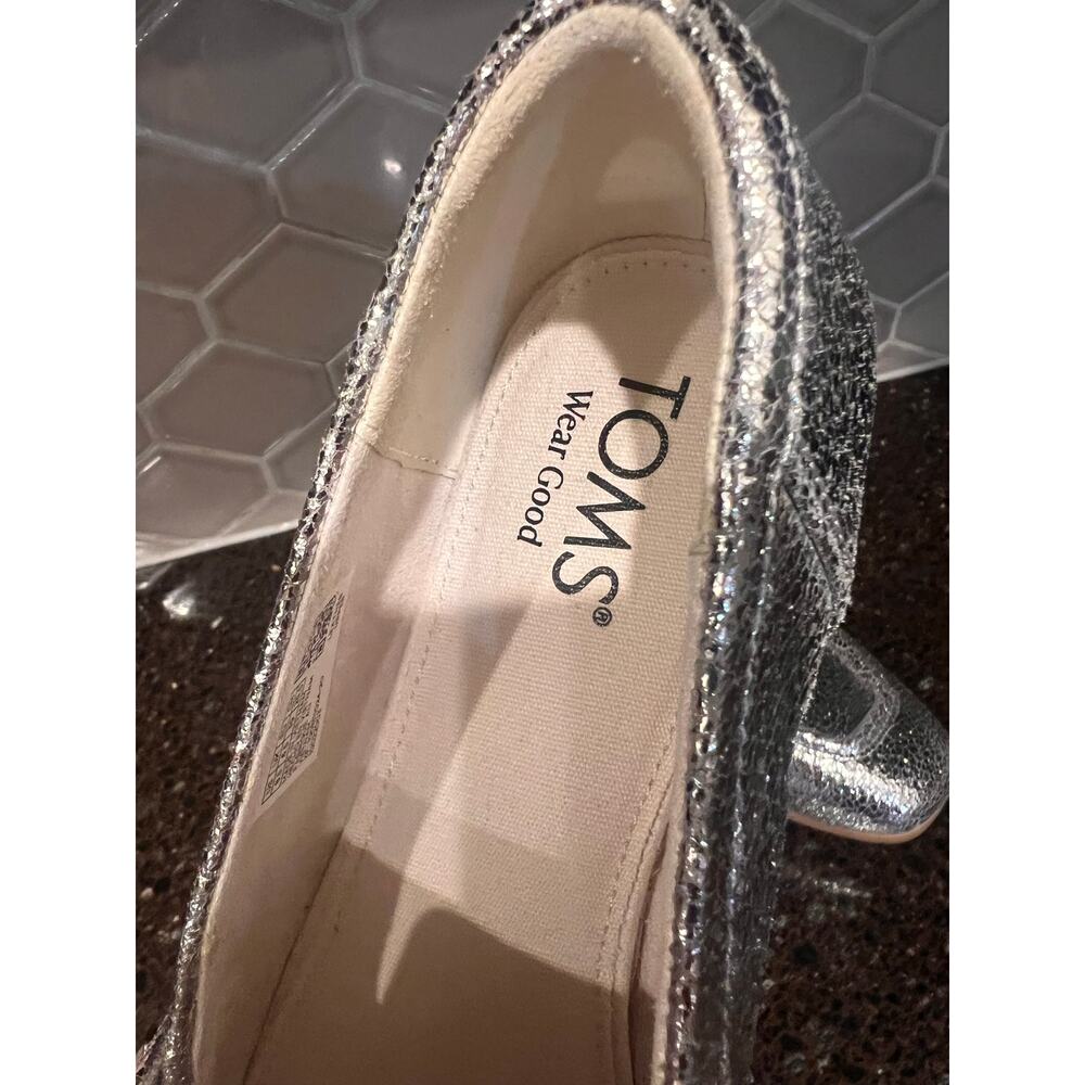 Tom’s Silver Crinkle Leather Sparkle Lynette Loafer Y3K 8.5 EUC Metallic Shiny - Picture 2 of 10